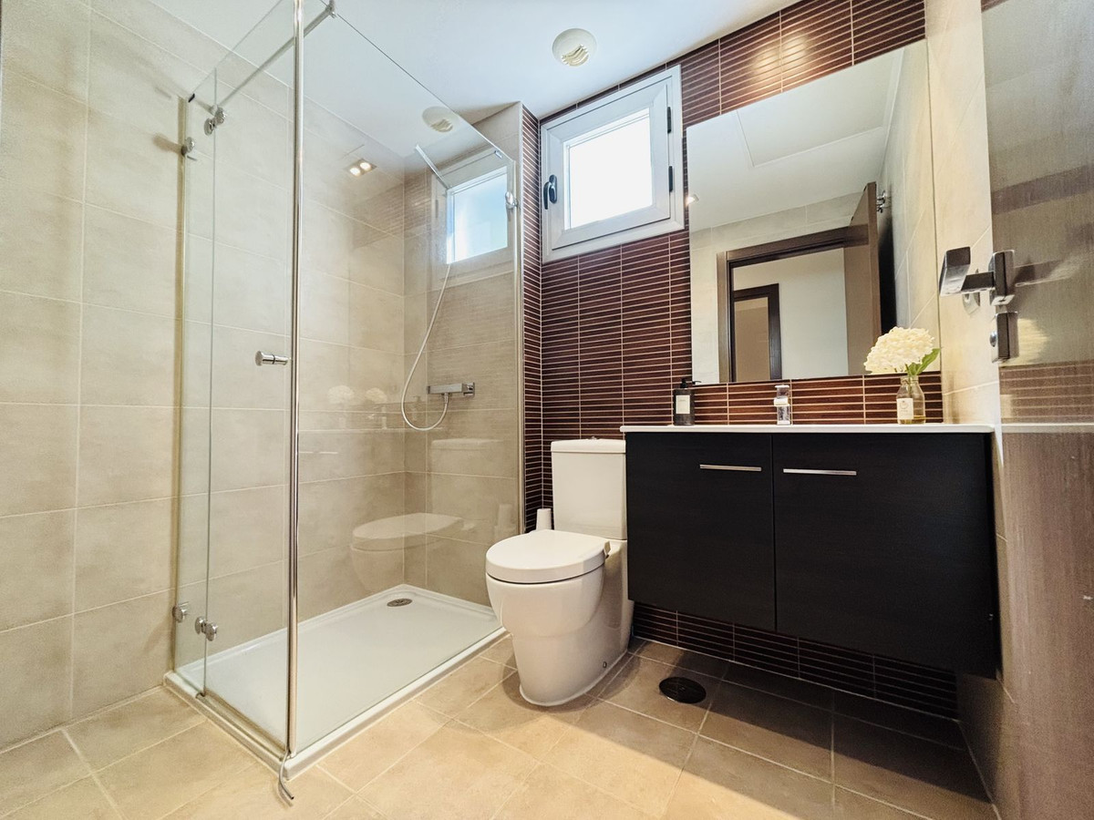 Elegant 3-slaapkamer hoek-tuinappartement met zee- en bergzichten in La Mairena in La Mairena - foto 13