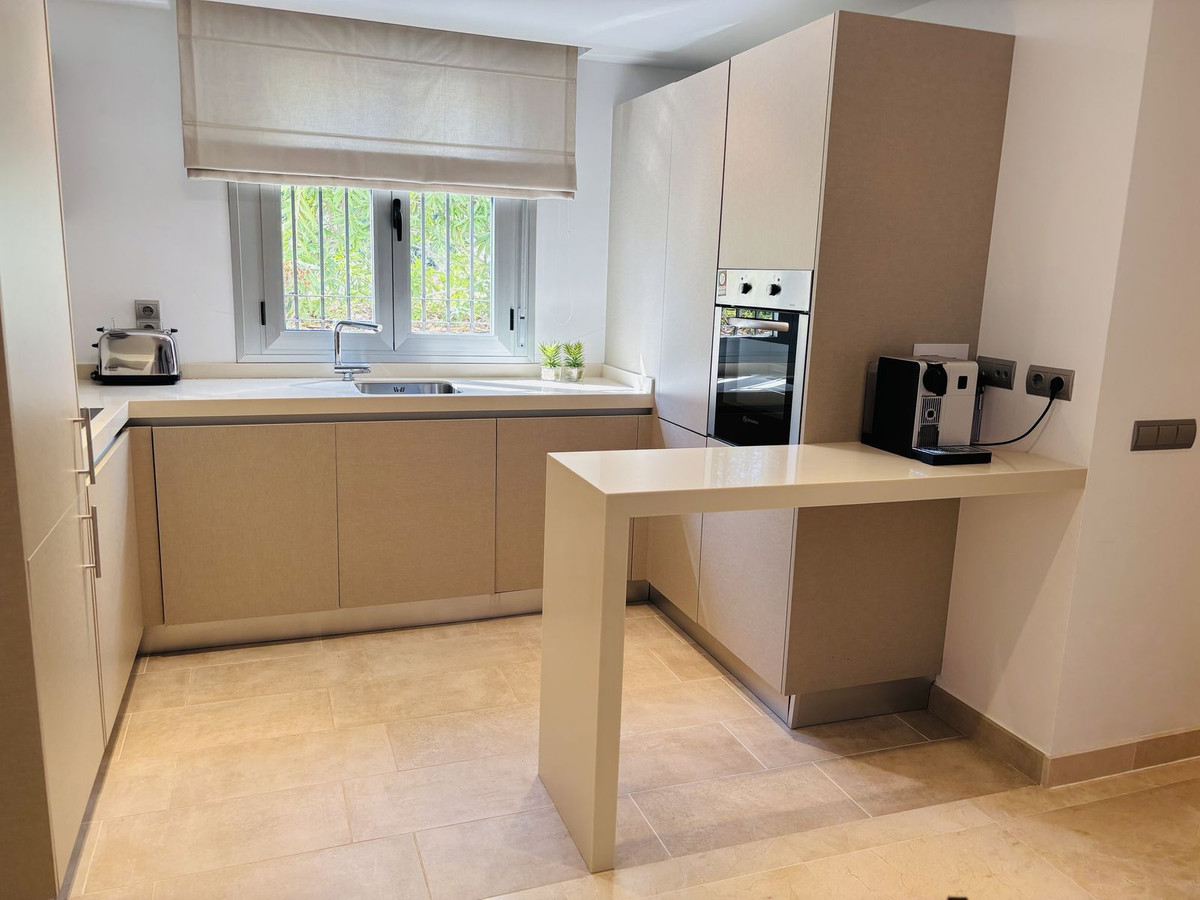 Elegant 3-slaapkamer hoek-tuinappartement met zee- en bergzichten in La Mairena in La Mairena - foto 19