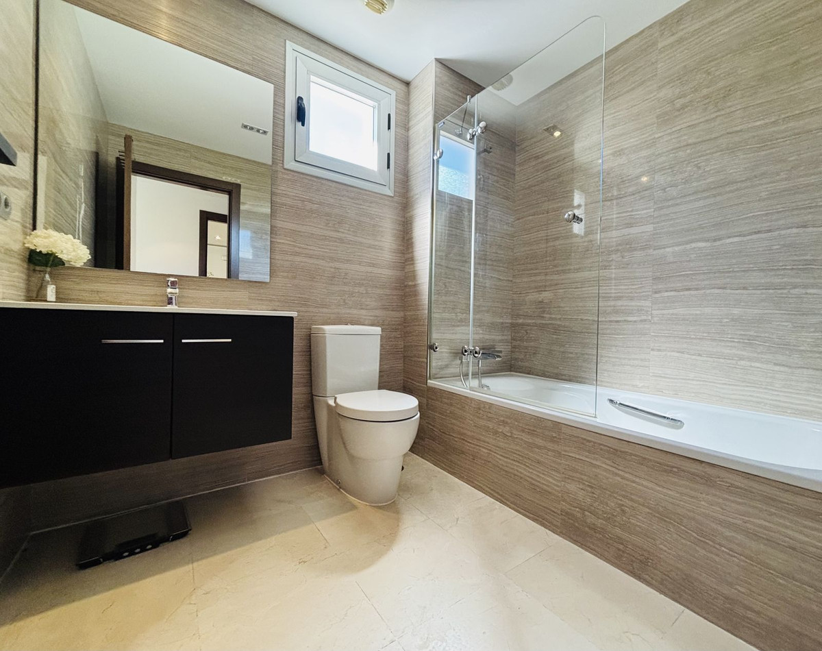 Elegant 3-slaapkamer hoek-tuinappartement met zee- en bergzichten in La Mairena in La Mairena - foto 20