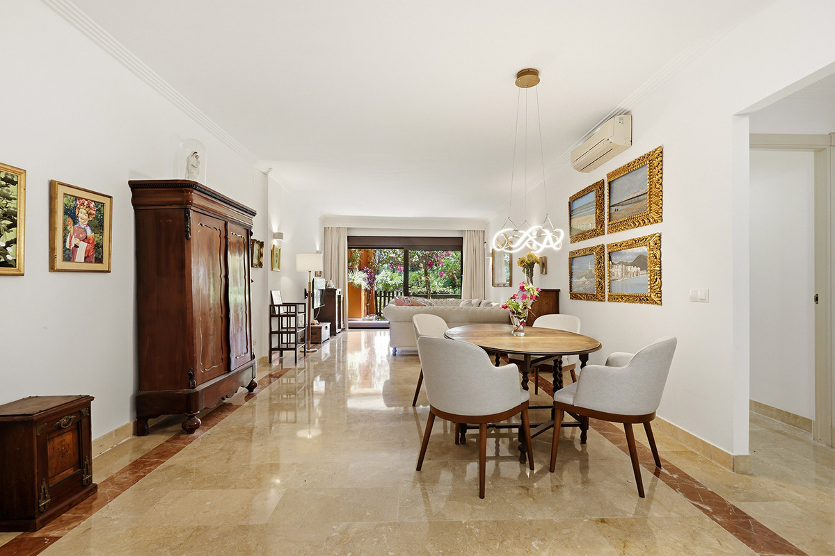 2 bedroom Apartment in Estepona in Estepona - foto 4