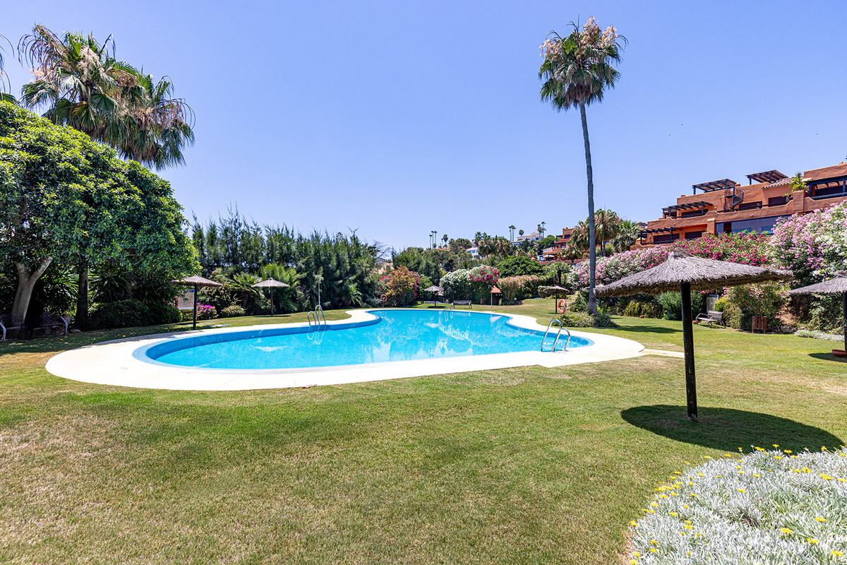 2 bedroom Apartment in Estepona in Estepona - foto 8