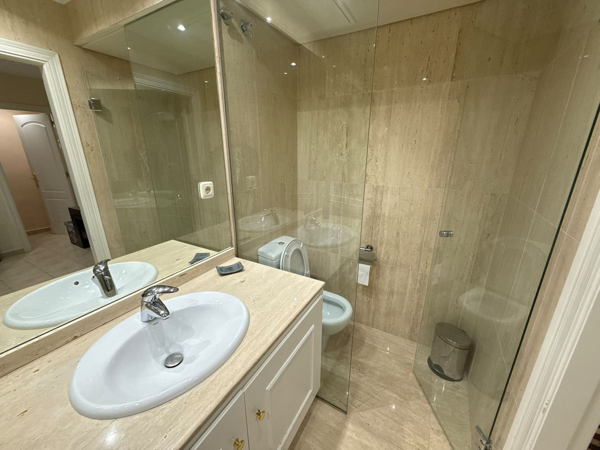 4 bedroom House in Bahía De Marbella in Bahía de Marbella - foto 12
