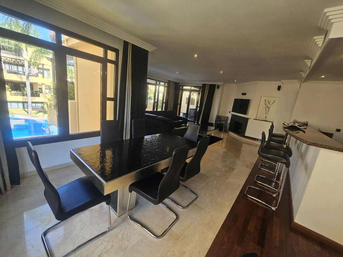 2 bedroom Apartment in Puerto Banús in Puerto Banús - foto 2