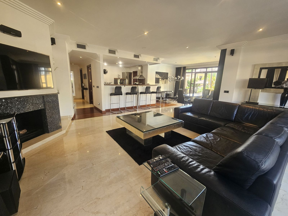2 bedroom Apartment in Puerto Banús in Puerto Banús - foto 3