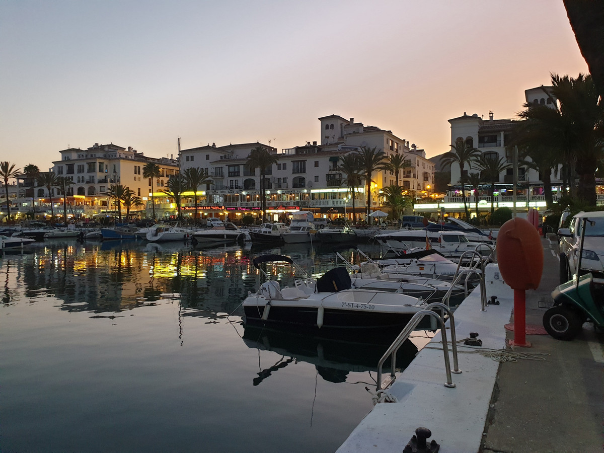 Twee-slaapkamerappartement in La Duquesa met uitzicht op de marina in La Duquesa - foto 17