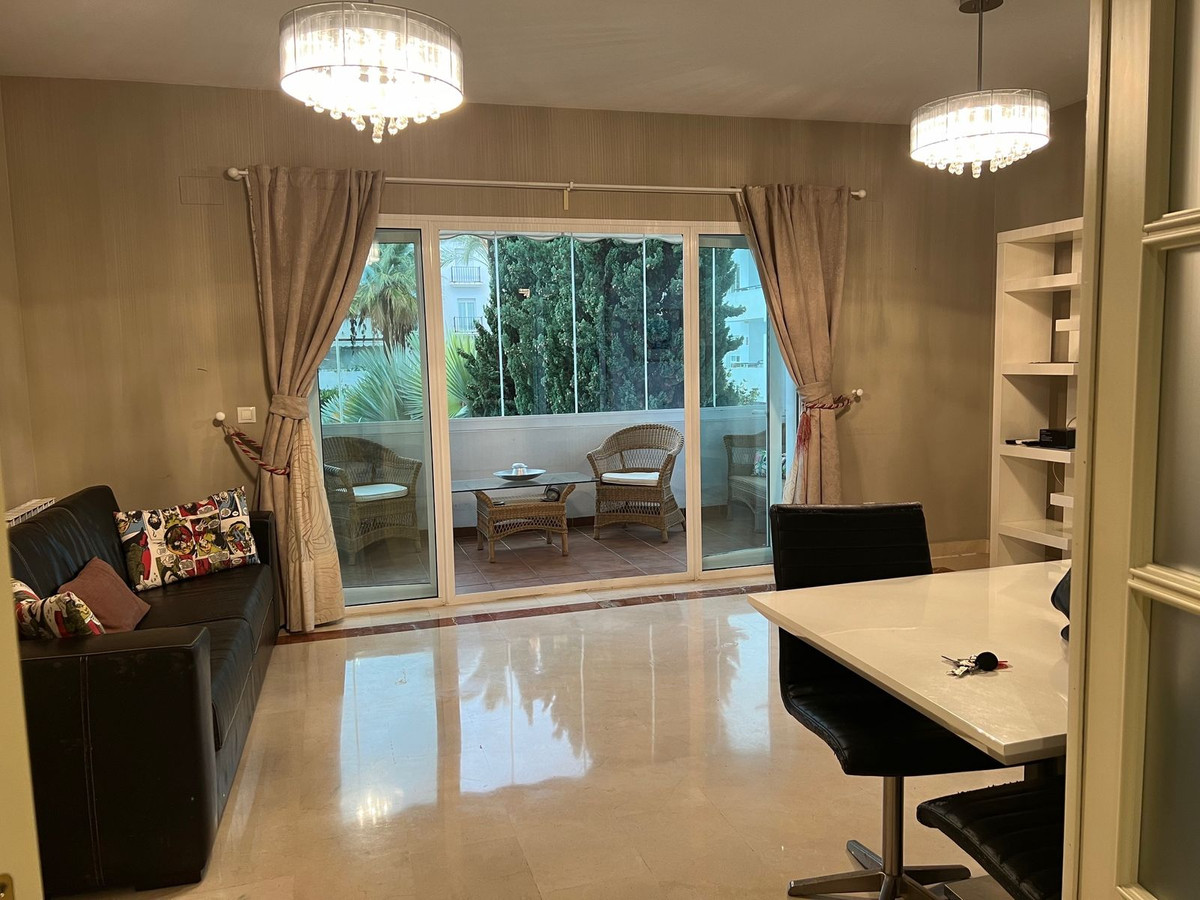 Drie-slaapkamer appartement in Nueva Andalucía in Nueva Andalucía - foto 2