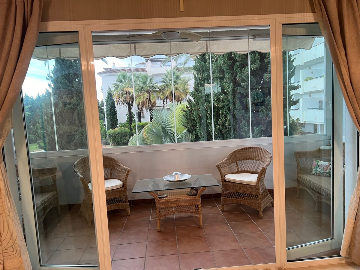 Drie-slaapkamer appartement in Nueva Andalucía in Nueva Andalucía - foto 3