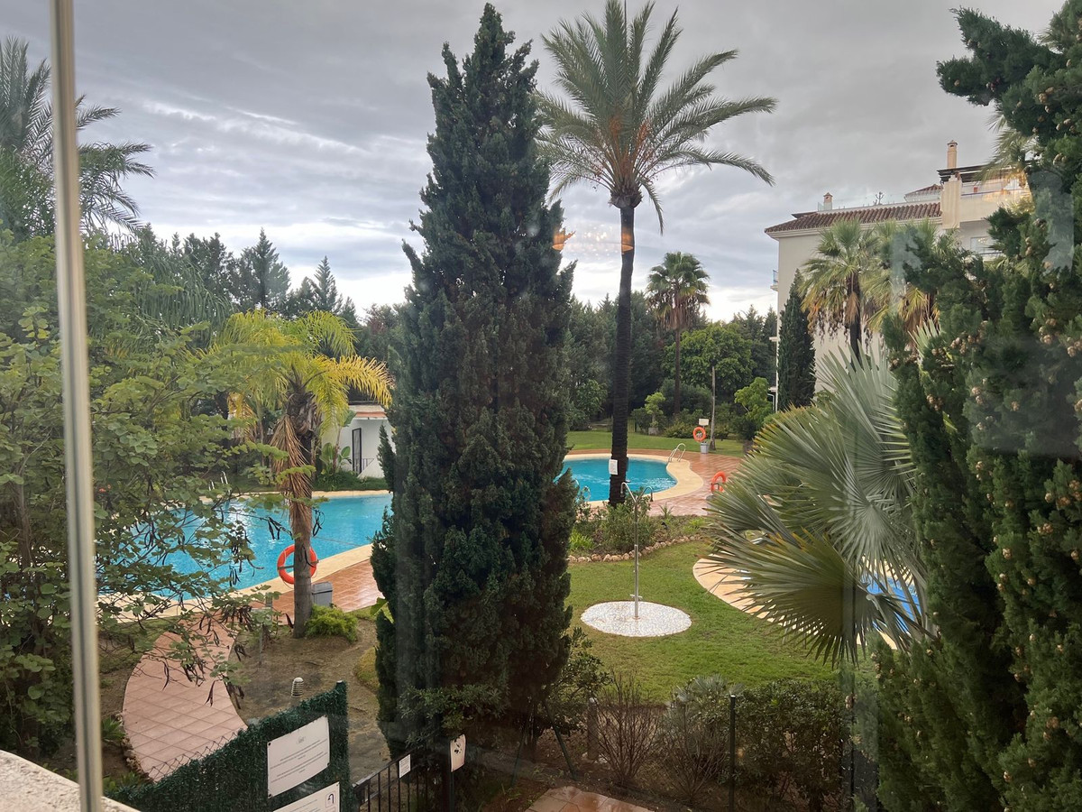 Drie-slaapkamer appartement in Nueva Andalucía in Nueva Andalucía - foto 5
